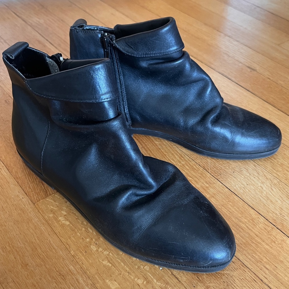 Ipanema Black Zip On Flat Leather Bootie Peter Pan Ren Fair Indie Sleeve Wmn 7.5